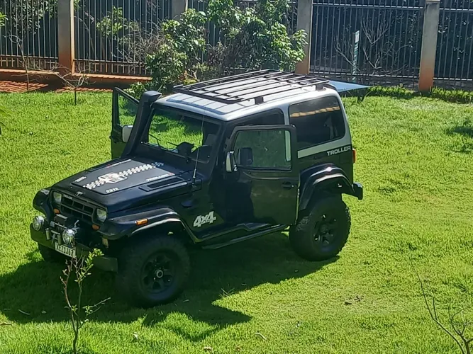 Troller T-4 4X4 2.8 TB Int. Cap. Rígida Diesel 2003
