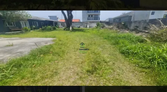 Terreno 840 m² em Matinhos, Paraná, três quadras da praia.
