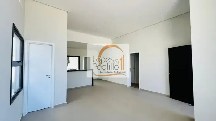 Em Atibaia você encontra esta maravilhosa casa em condomínio à venda!