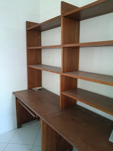 Estante rústica em madeira de lei.  Não é MDF!!!!