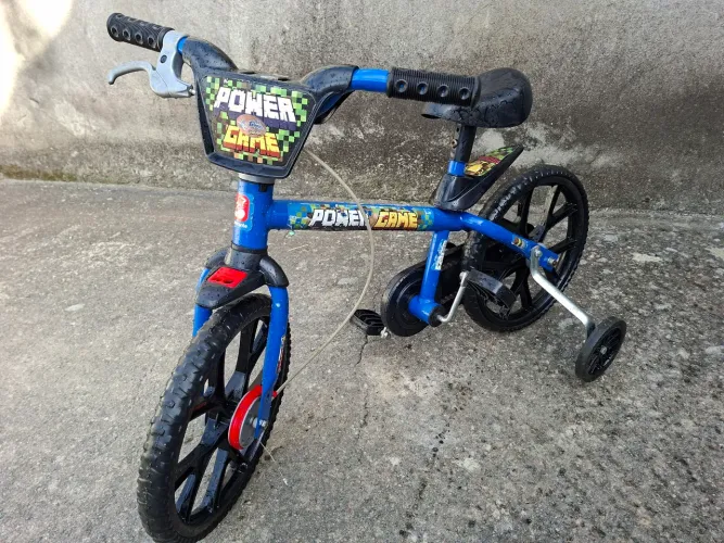Vendo bicicleta infantil aro 14 em excelente estado sem marcas 
