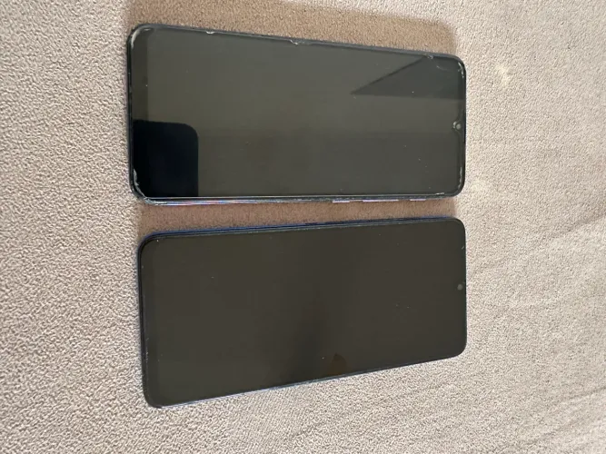 Vendo 2 celulares um Samsung e um motorola 