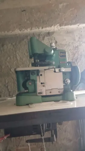 Overloque com mesa e motor 