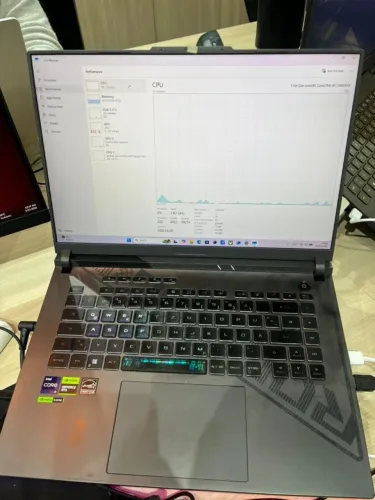 Notebook Asus ROG Strix muito novo