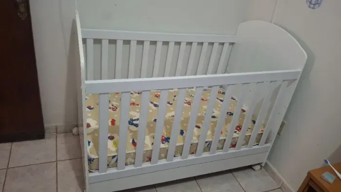 Berço infantil branco + colchão