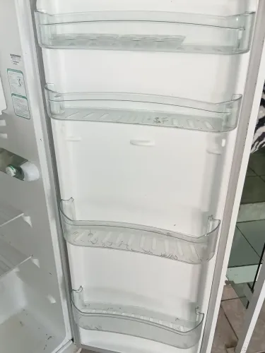 Vende-se Geladeira 275L