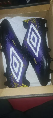 Chuteira Campo Umbro Cosmic Tamanho 43