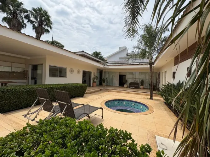 Casa à venda no condomínio Residencial Villaggio III em Bauru - SP.