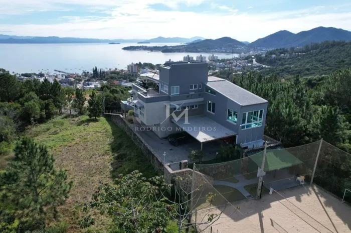 Casa com 4 suítes e vista para o mar no João Paulo, Florianópolis