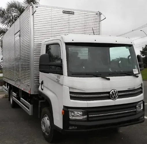 Volkswagen 11180 Baú 2018.