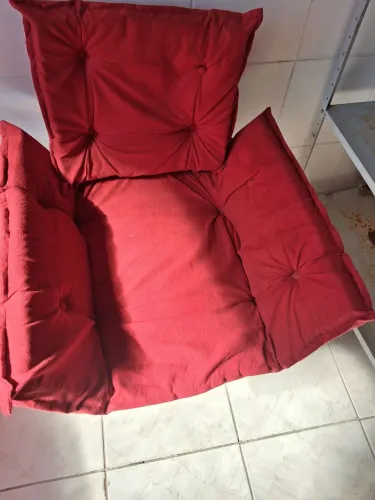 Poltrona pes  palito  cor vermelha 