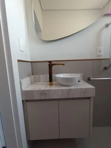 Reforma de Banheiro Completa | Porcelanato e Fino Acabamento