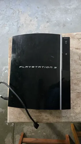 Console da Sony PlayStation 3 fat na cor prata so o aparelho não tenho o controle 