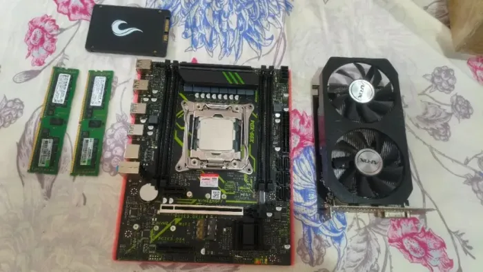 KIT XEON 2680 V4 / 64 DE RAM DDR4 ECC / RX 550