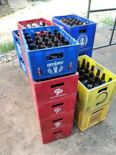 17 caixas de vasilhame 200 reais