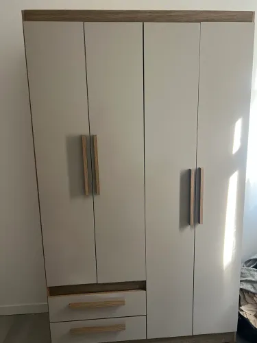 Olá! Vendo guarda roupa novo por 350 reais