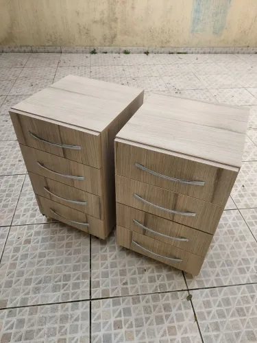 Par De Gaveteiros Com 4 Gavetas E Rodinhas (2 Unidades)