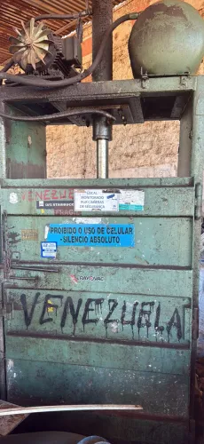 Prensa papelão