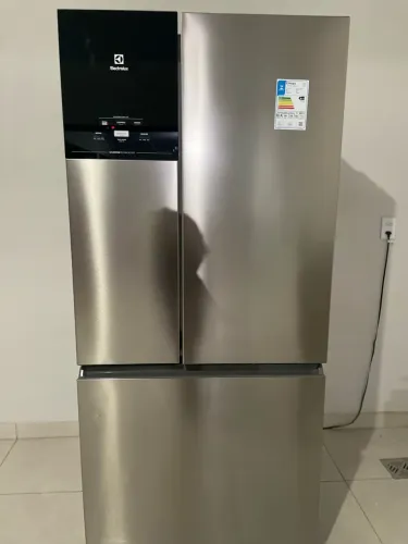 ? VENDE-SE GELADEIRA ELECTROLUX INVERSE INOX -590Litros