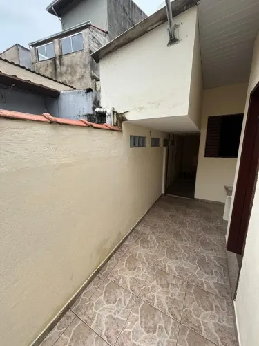 Imóvel para aluguel possui 50 metros quadrados com 1 quarto em Vila Luzita - Santo André -