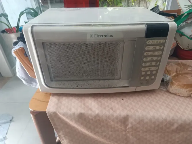 Vendo microondas Eletrolux 30l que não liga