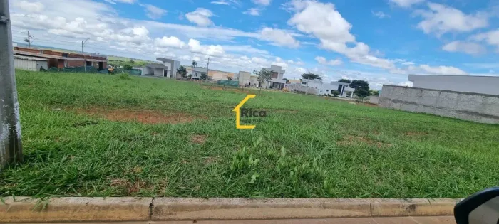 VILLA SUÍÇA - Lote de 250m² Residencial Villa Suíça