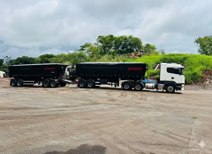 Rodocaçamba Facchini ano 2026 com pneus