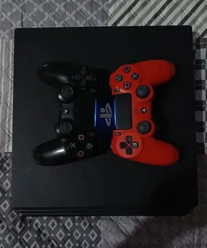 Ps4 pro 1 tera com dóis controle e cabos e jogos telefone *
