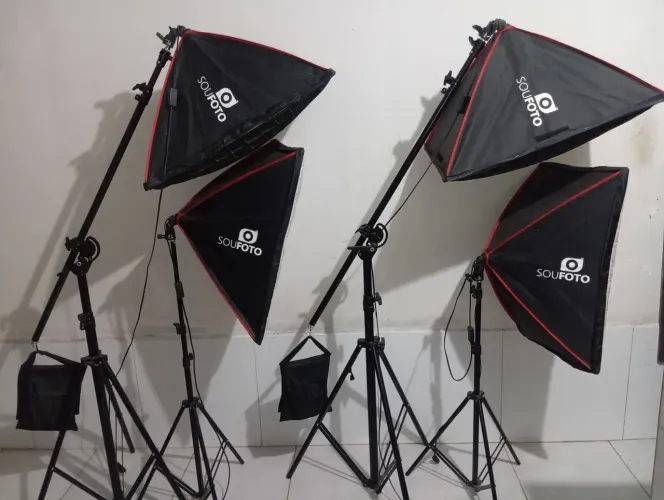 4 Softbox + 4 Luzes 150W 3 Fases + Controle Remote+ 2 Grids