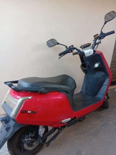 Vendo moto/scooter Leosam XL800DQT-12