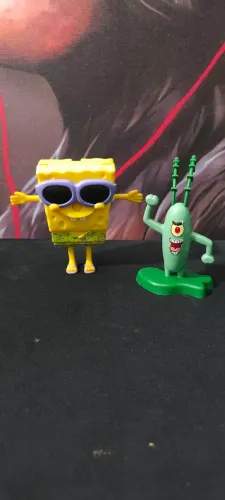 Miniatura do Bob Esponja com brinde do Plankton - 10 cm