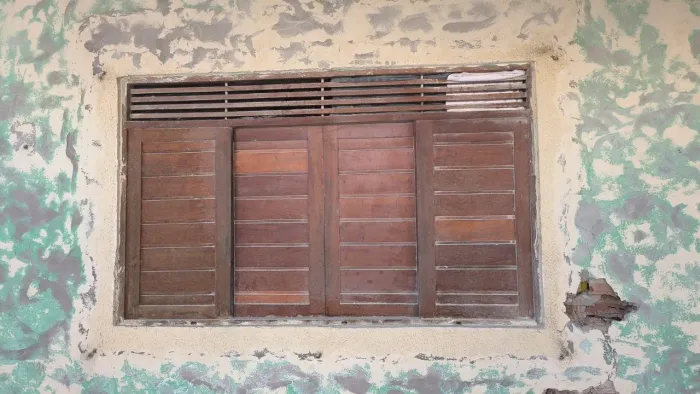 vendo janela lambri semi nova 1.10 altura 1.80 largura jatobainteressado fala no zap 9882