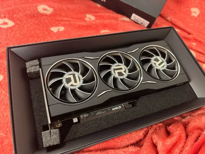 Placa de vídeo 6750xt 12gb na caixa sem defeitos