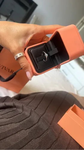 ANEL COLOR EM PRATA 925 COM TOPÁZIO SKY E TOPÁZIOS INCOLORES