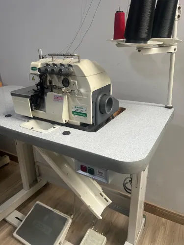 MÁQUINA INDUSTRIAL OVERLOQUE