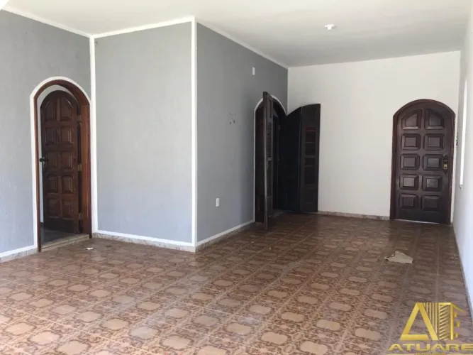 Casa com excelente localização no Centro de Pouso Alegre !!!