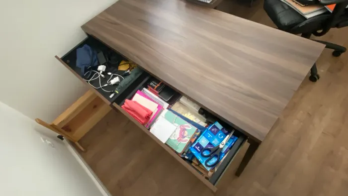 [IMPERDÍVEL] Mesa de madeira com 2 gavetas para escritório 