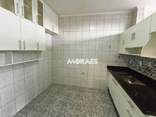 Apartamento com 2 quartos para alugar, 68 m² por R$ 2.115/mês - Estoril Centreville - Baur