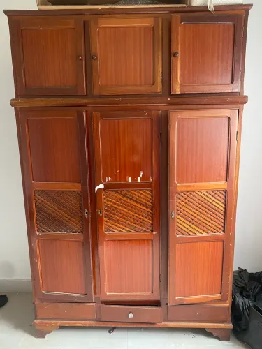 Guarda roupa de madeira
