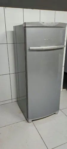 Vende um freezer vertical fres free
