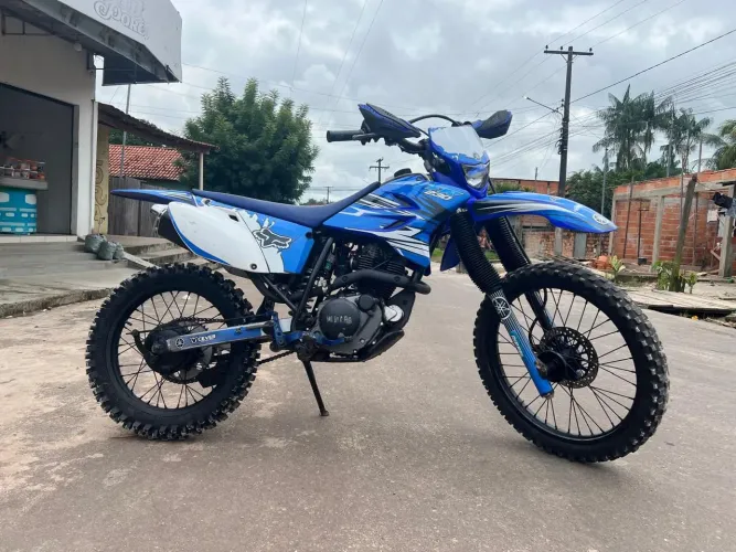 Vendo moto Yamaha TTR230 (Moto de Trilha), mas dependendo troco também.