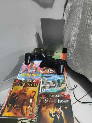 PS2 Slim Prata ?