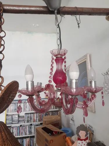 Lustre acrílico e vidro rosa