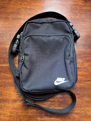 Bolsa Nike heritage em perfeito estado