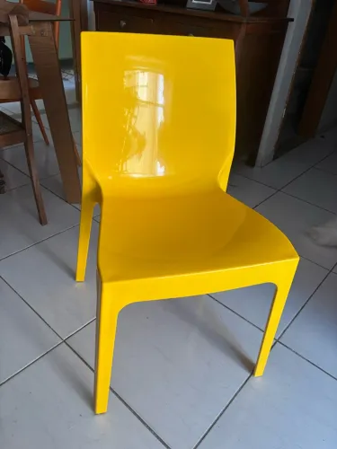 Cadeiras de plástico