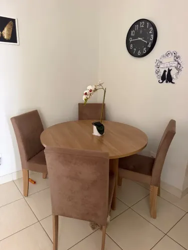 Mesa de jantar redonda madeira com 4 cadeiras