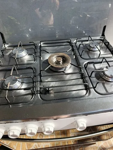 Vende-se fogão 5 bocas usado, funcionando perfeitamente