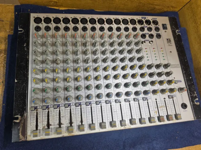 Mesa de Som Staner BUX-12 