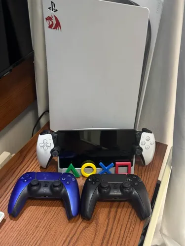 PlayStation 5 com Leitor + 2 Controles Originais + PlayStation Portal - Combo Completo