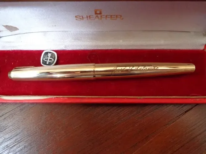 Caneta tinteiro Parker 61 made in USA dourada - est. de nova sem uso